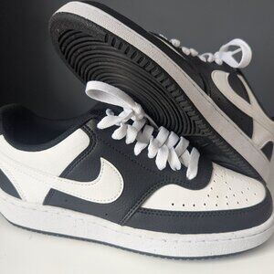 Nike women's size 6 Court Vision
